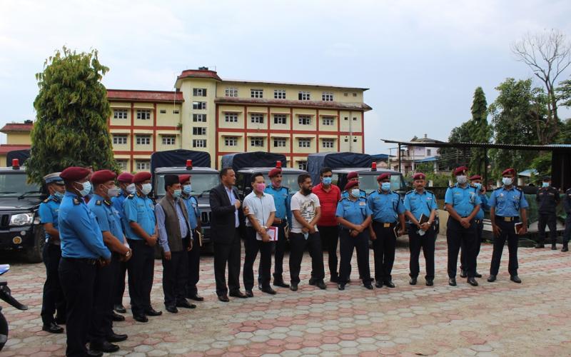आन्तरिक मामिला तथा कानून मन्त्रालयद्वारा बागमती प्रदेश प्रहरी कार्यालय र सो अन्तर्गतका कार्यालयहरुलाई गाडी हस्तान्तरण ।