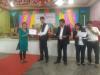 कानून सहजकर्ताहरुलाई प्रमाण पत्र वितरण गर्नुहुँदै सचिव श्री विनोद प्रकाश सिंह